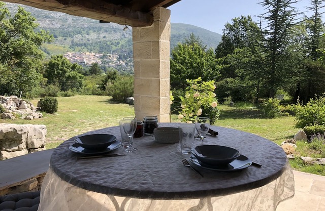 House with a magical view of the medieval village of Coursegoules. 30 min from the beaches