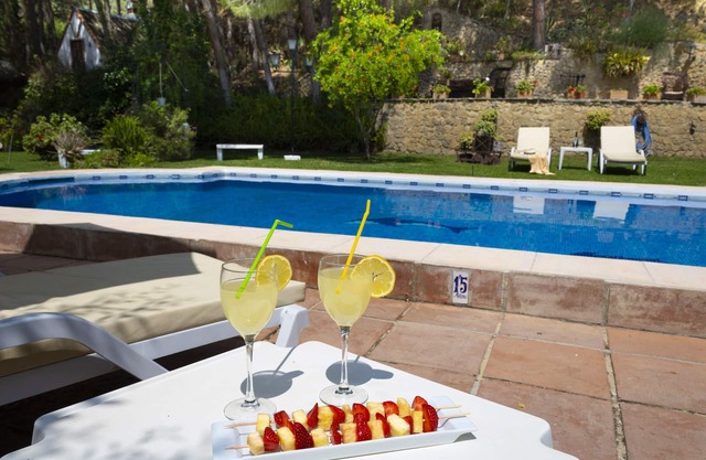 OFFRE D'ETE. Maison avec piscine privée, jardins et vue panoramique