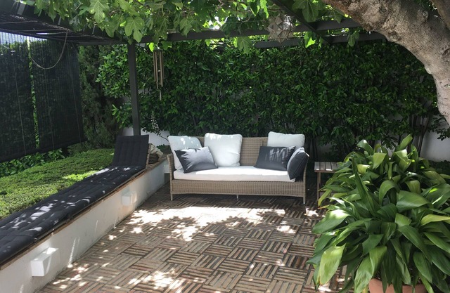 maison avec jardin en zone naturelle à 15 'du centre ville animé