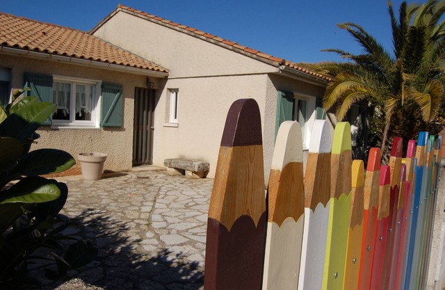 Maison avec jardin Calme et Lumineuse, Sortie Autoroute Aéroport Nîmes Garons