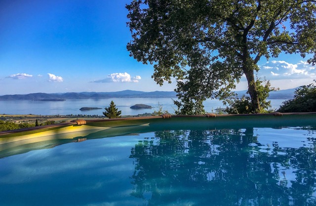 Maison avec jardin avec vue superbe panoramique sur le lac trasimeno