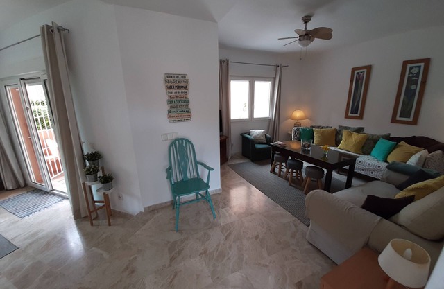 Maison avec grand jardin près de la mer.