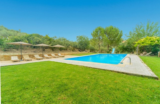 Maison avec grande piscine, montagne, plage et neige à 1.30 heures.JACUZZI, WIFI
