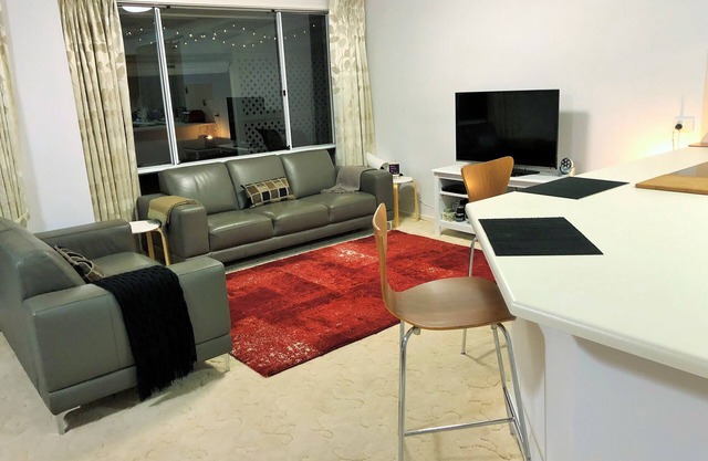 House with ocean view/Bluff - short distance from beach and restaurants/cafes