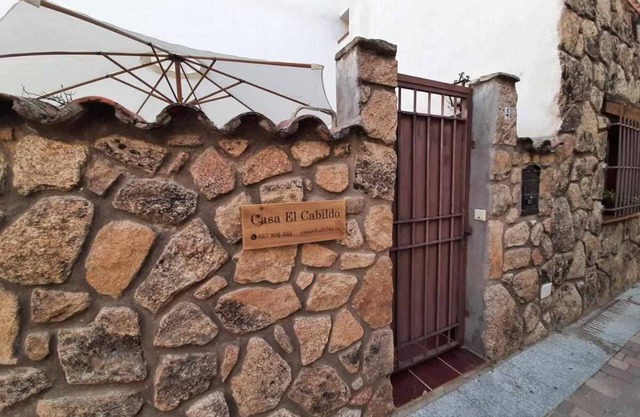 House with patio and fireplace in Piedralaves