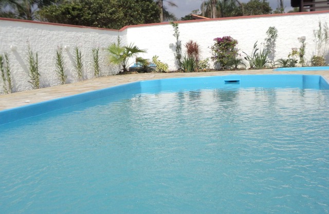 MAISON AVEC PISCINE 3 CHAMBRES - WIFI - LIT COUPLE EN 3 QTS - POUR 16 PERSONNES