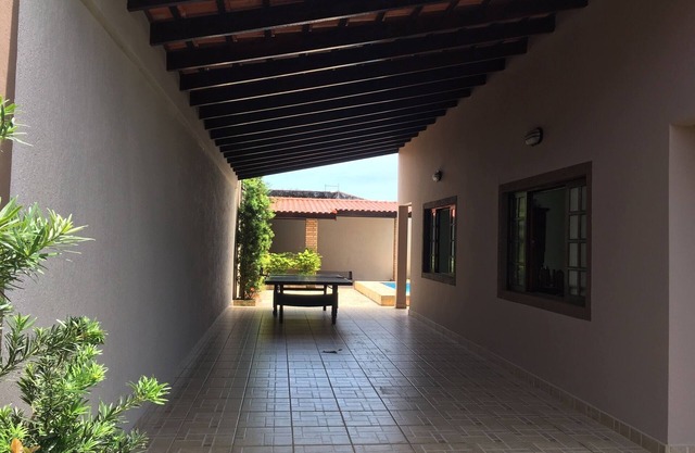 MAISON AVEC PISCINE BARBECUE ET TRÈS CONFORT À ITANHAÉM