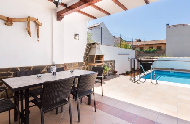 Maison avec piscine, barbecue