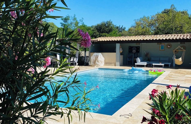 House with pool in the countryside on a fenced and trees of 8000m2 .......