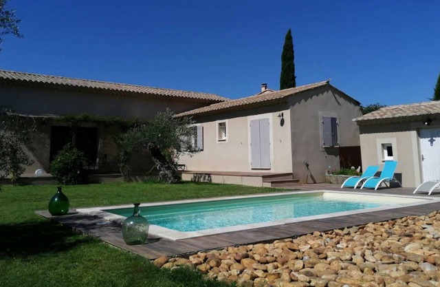 House with pool in Maubec, Luberon Area 6 persons