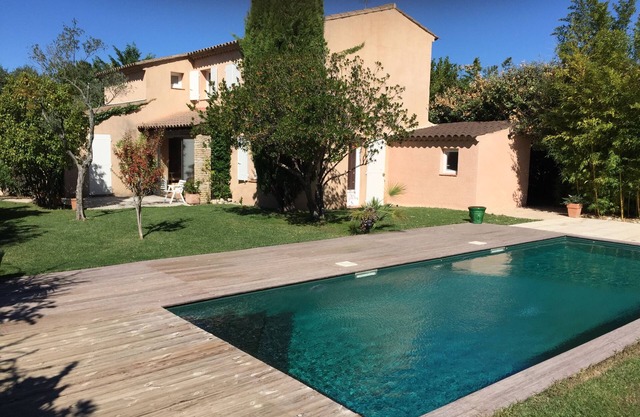 Maison avec piscine au coeur du village d'Eguilles