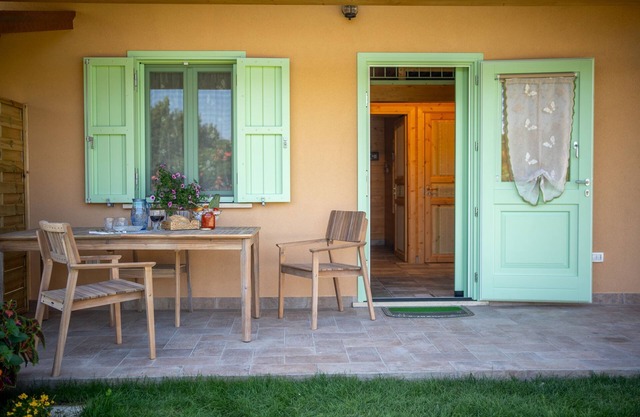 Petite maison avec porche et jardin (entièrement accessible)