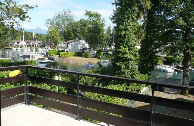 Maison avec ponton privé et anneau d'amarrage marina Port Ripaille 6 personnes