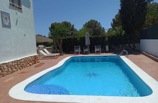 House with private pool and wi. fi