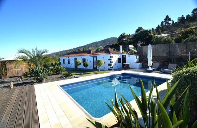 House with private pool, sea views and WI-FI in Tijarafe, La Palma