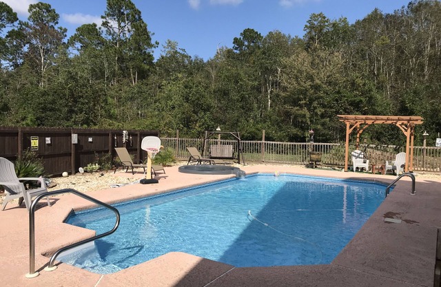 Maison avec piscine privée.