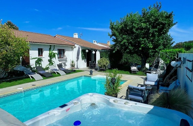 Maison avec Piscine Privée et Jacuzzi proche de Nîmes Arles Camargue et mer !