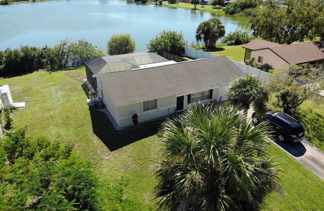 Maison avec piscine chauffée solaire et vue sur le lac!