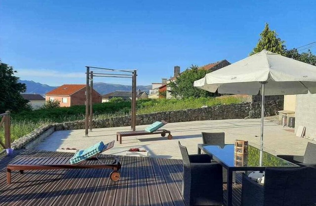 Maison Machina. Maison avec terrasse et barbecue