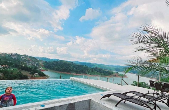House with Wonderful View of Igarata Dam