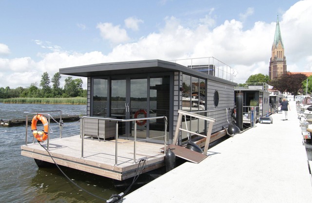 Houseboat Fjord Serina with bio-sauna and roof terrace in Schleswig