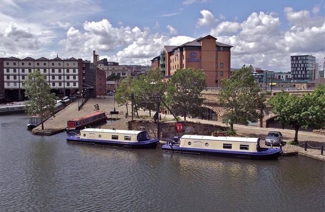 Houseboat Hotels