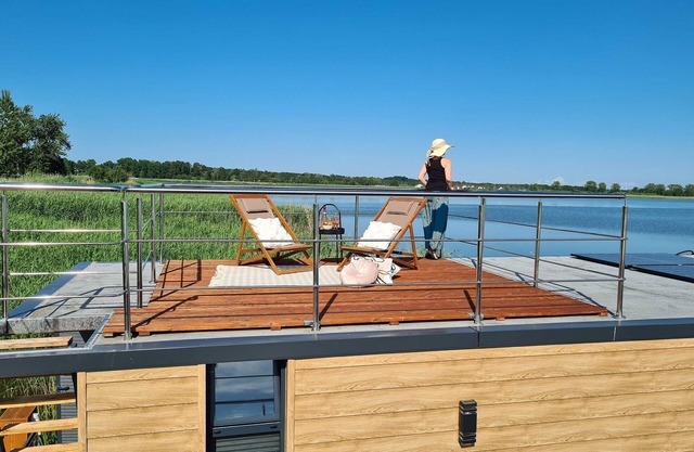 Péniche de luxe pour 2 personnes, en bord de mer.