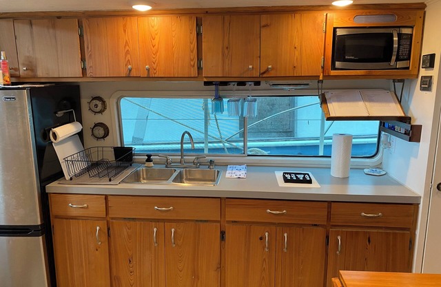 Houseboat in Venice Marina - Bon Travail