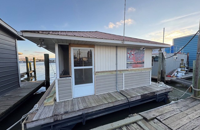 Houseboat in Venice Marina