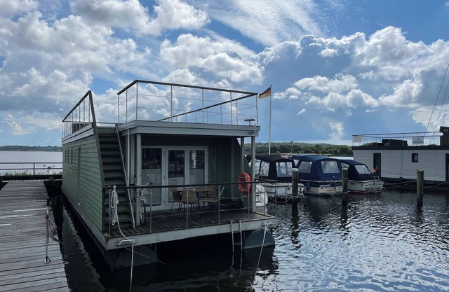 Houseboat Walfisch for 5 pers, with roof terrace in Schleswig