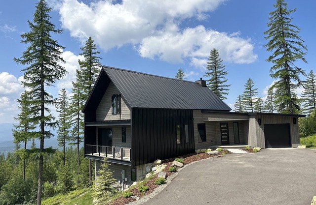@HouseonGlacier - Modern Ski-in, Ski-Out Chalet with Private Hot Tub & View