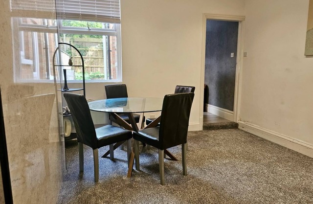 HouseSleeps6-Garden-FreeParking-Wifi-CityRetreat