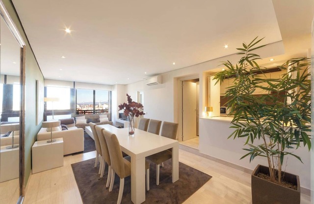 Style and luxury in a charming apartment in Nuevos Ministerios by Sharing Co.