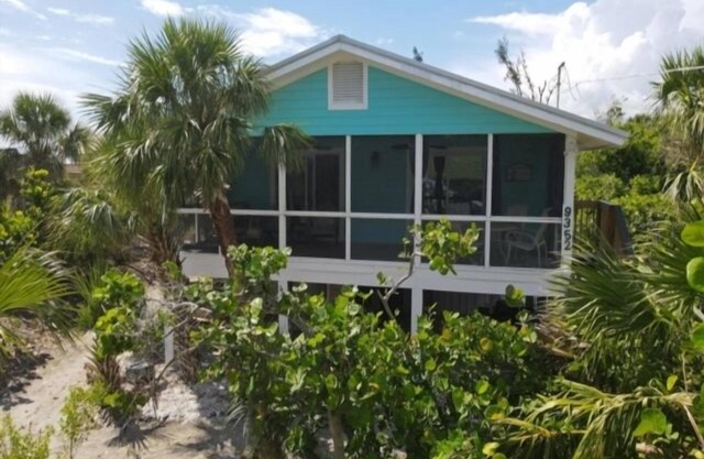 Gulf View Cosy Cottage à quelques pas de la plage - nouvelle terrasse, voiturette et dockage! Comment c'est bon, # 0118, Little Gasparilla Island