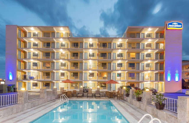 Howard Johnson by Wyndham Virginia Beach At The Beach