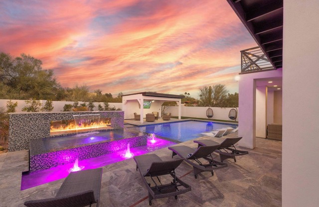 Hozho Residence on Mountain View (POOL and SPA HEAT INCLUDED)