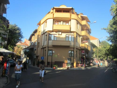 Hristovi Apartments & Studios
