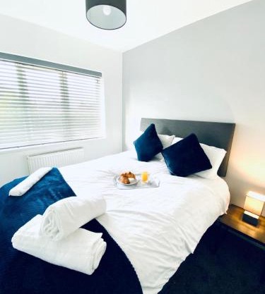 HU-Thirteen Apt Two- Sleeps 4