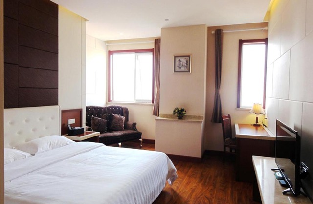 Hua Qi Kaiserdom Hotel Zhongshan Road St Michael's Cathedral and Zhanqiao Pier Qingdao
