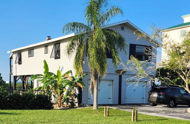 Hudson, FL newly renovated waterfront home. Chillaxification at its best!