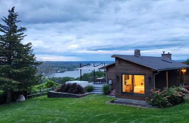 Hudson River / Catskill Mtn Vues 2 Bdrm contemporain, Hudson NY