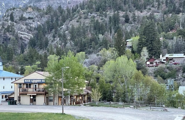 Almost 2000 sq ft! 500 MBPS! Huge private deck! On River! Amazing Mtn Views!