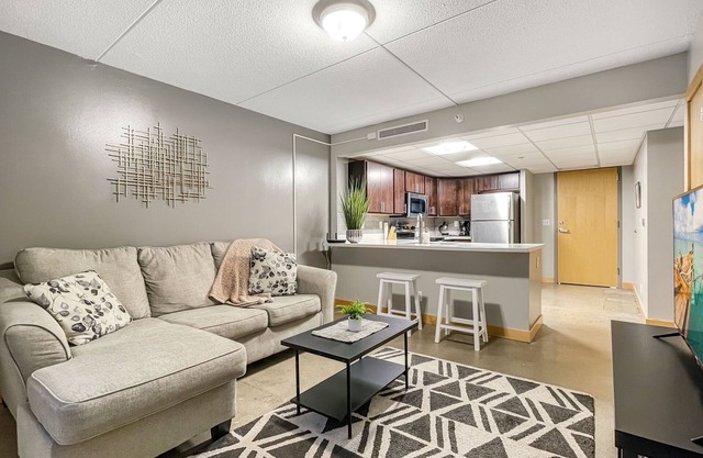 HUGE 2BR Apt Next to Wells Fargo -FREE Parking!