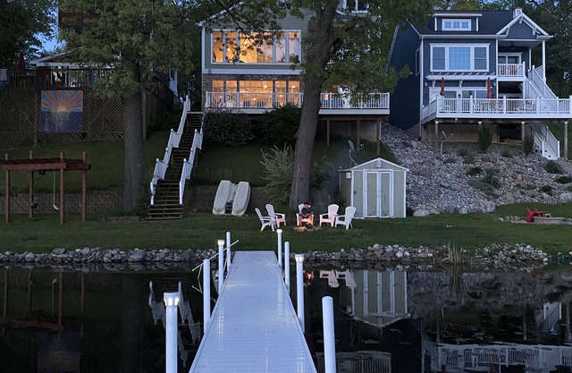 Immense retraite de 5 chambres au bord du lac sur le lac Crooked