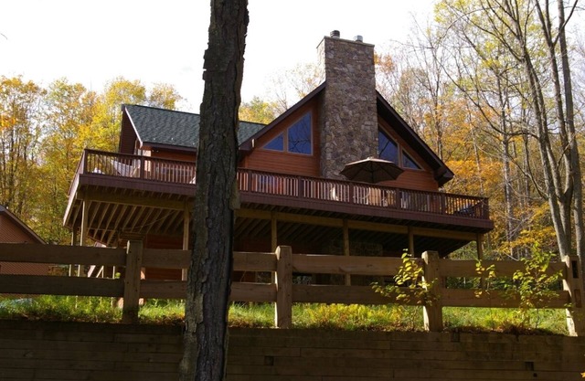 * ÉNORME 5000SF * Lake Wallenpaupack 250FT Lakefront, Beach Sleeps 12 + Boats include