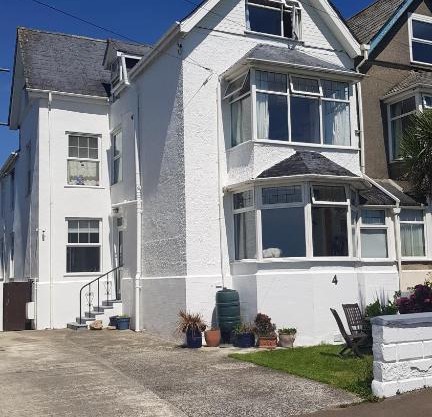 Huge 7 bed hse for large groups close by the beach