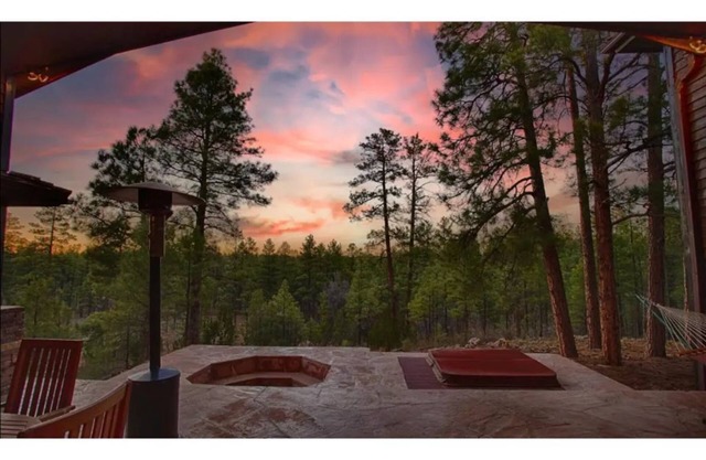 Huge 7 Bedroom Cabin in the Pines of Torreon