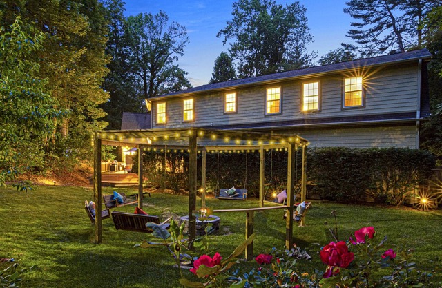 Huge Asheville home with movie theater, fire pit, hot tub, game room!