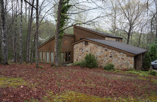 Immense maison Creekside confortable avec piscine proche de tout, rénovée