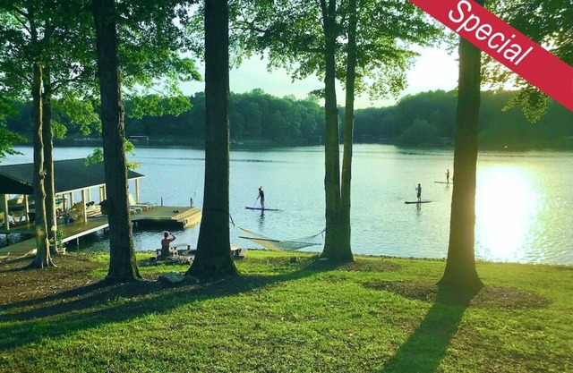 ÉNORME crique, eau profonde, kayaks, SUP, foyer et salle de jeux - draps avec lits faits!